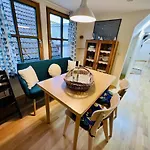 Blaue Tulpe, Balkon Mit Traumblick